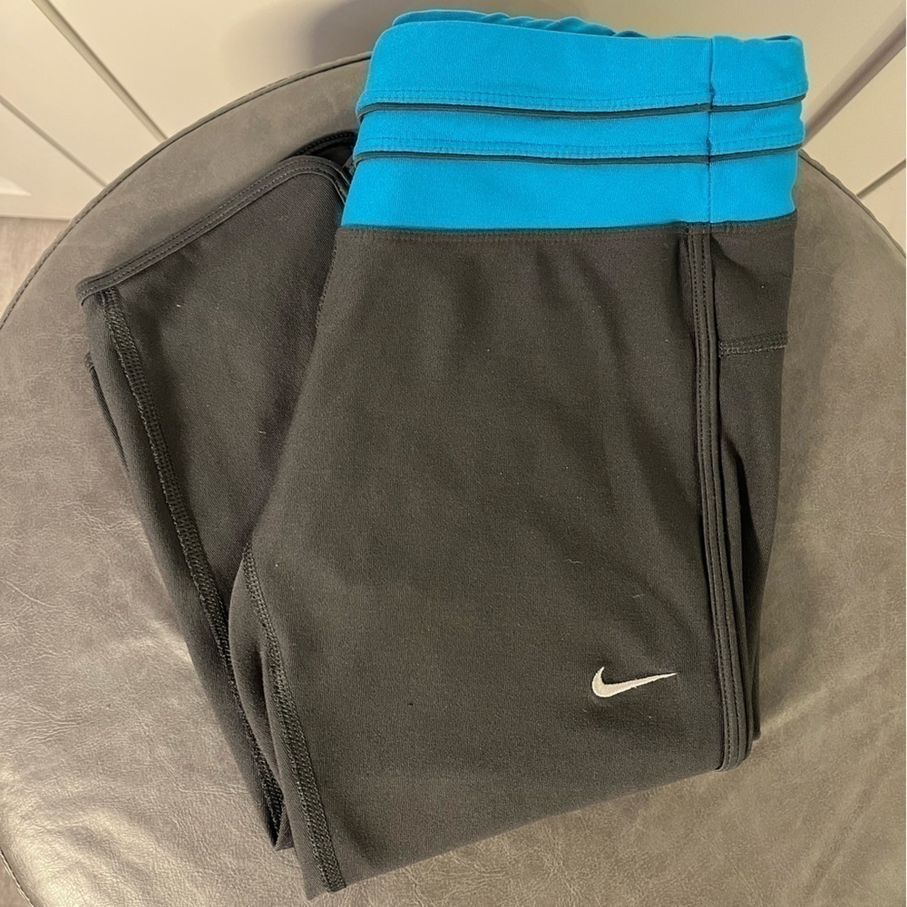 Nike Dri-Fit Capri | Black and Blue